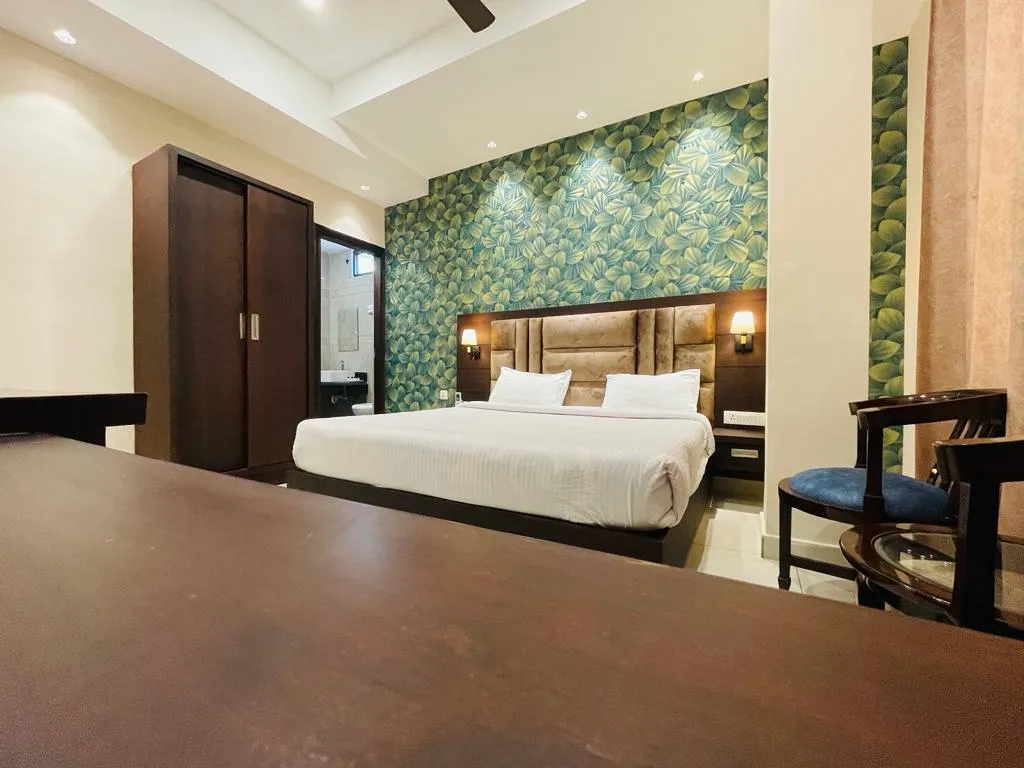 Twin Bed Business Class Room in Pathankot hotel